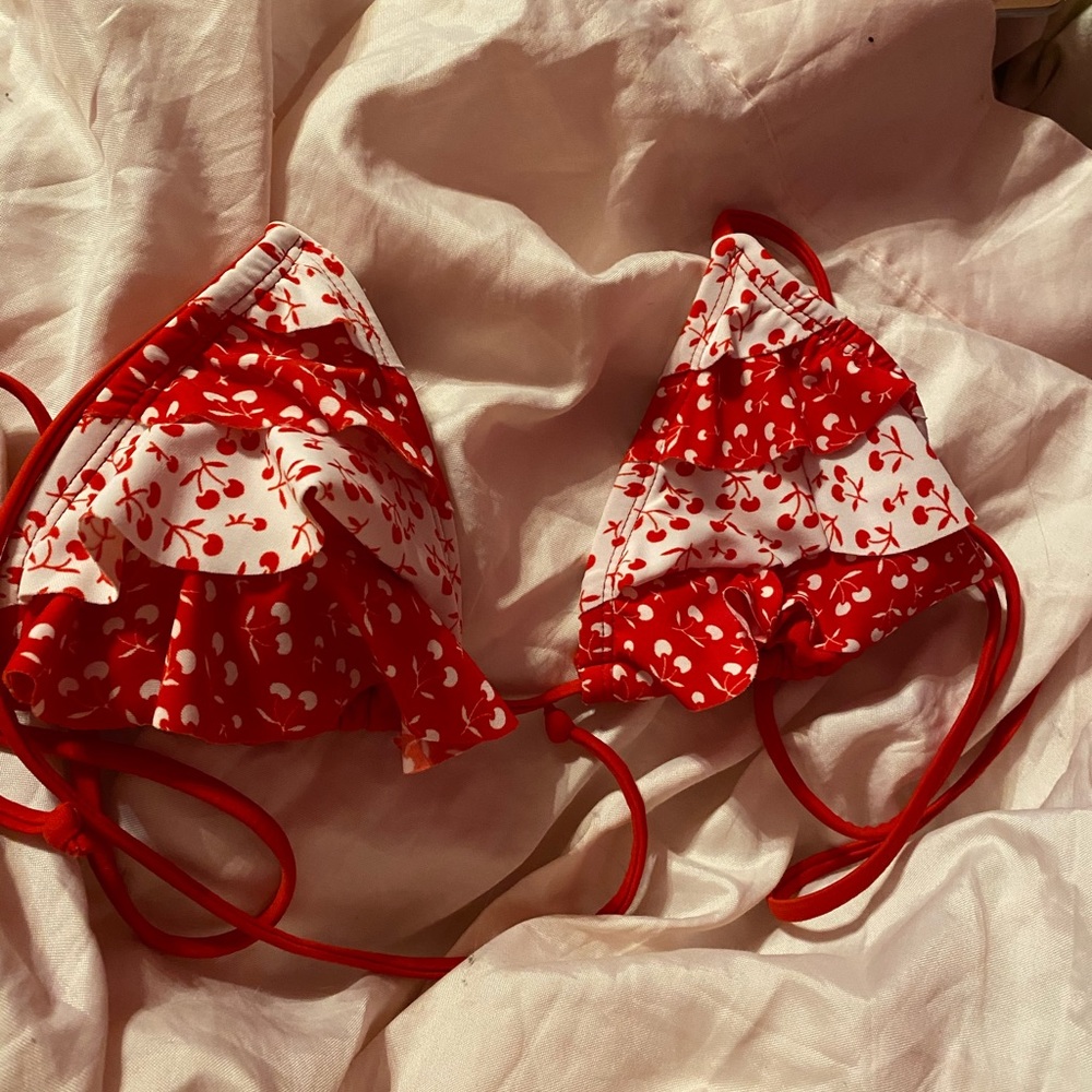Ruffle cherry print triangle bikini top 🍒